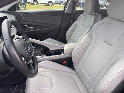 Used 2025 Hyundai Elantra Limited image 36