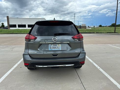 Used 2018 Nissan Rogue SV w/ Premium Package FWD image 6
