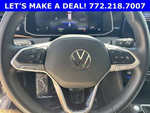 Certified 2025 Volkswagen Jetta SE image 17