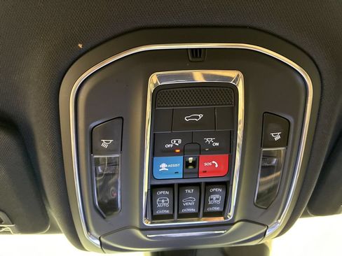 Used 2023 Jeep Grand Cherokee Limited w/ Black Appearance Package AWD/4WD image 27