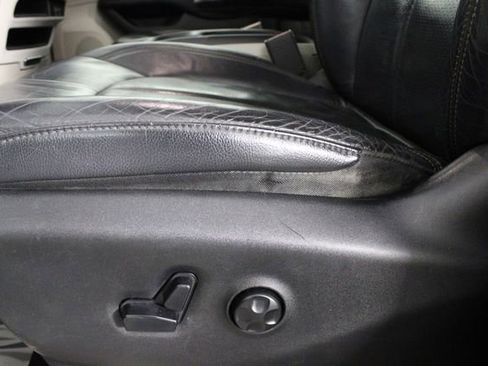 Used 2018 Chrysler Pacifica Touring-L image 18