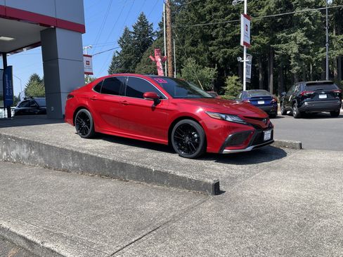 Certified 2022 Toyota Camry XSE FWD image 1