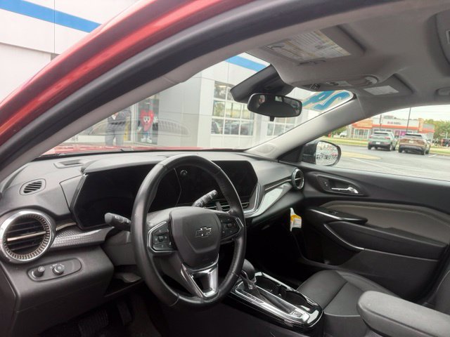 Used 2024 Chevrolet Trax ACTIV w/ Sunroof Package FWD image 7