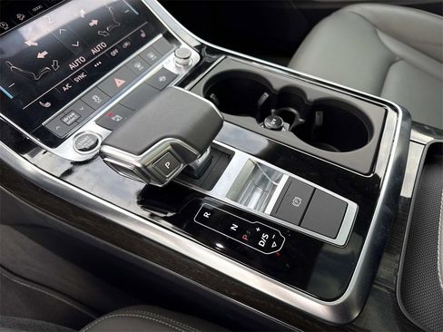 Used 2025 Audi Q8 Premium image 20