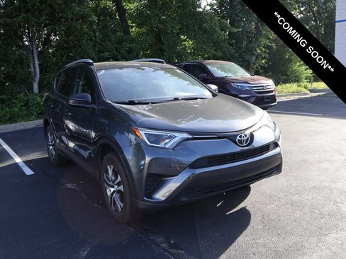 Used 2016 Toyota RAV4 LE AWD/4WD image 1