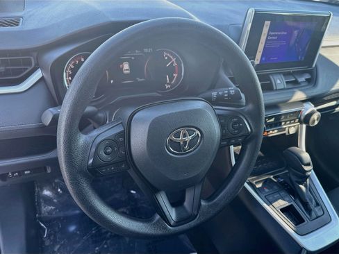 Used 2025 Toyota RAV4 LE AWD/4WD image 17