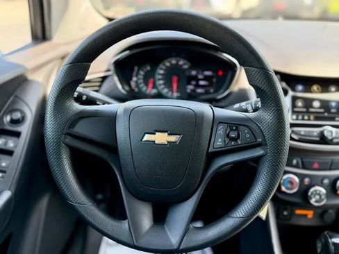 Used 2019 Chevrolet Trax LS FWD image 18