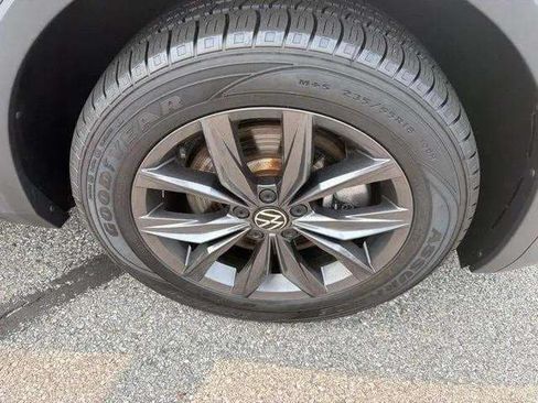 Certified 2023 Volkswagen Tiguan SE AWD/4WD image 32
