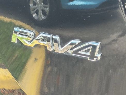 Used 2018 Toyota RAV4 SE w/ Power Extra Value Package FWD image 10
