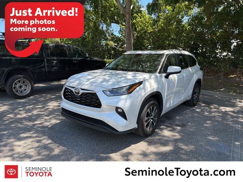 Used 2025 Toyota Highlander XLE FWD image 1