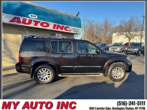 Used 2012 Nissan Pathfinder LE image 3