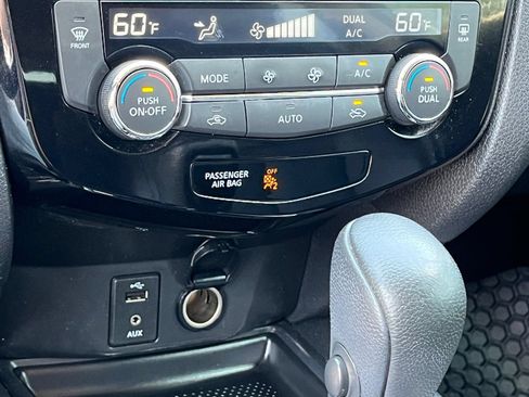 Used 2016 Nissan Rogue SL FWD image 26