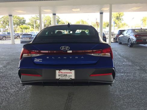 Used 2025 Hyundai Elantra Sport image 5