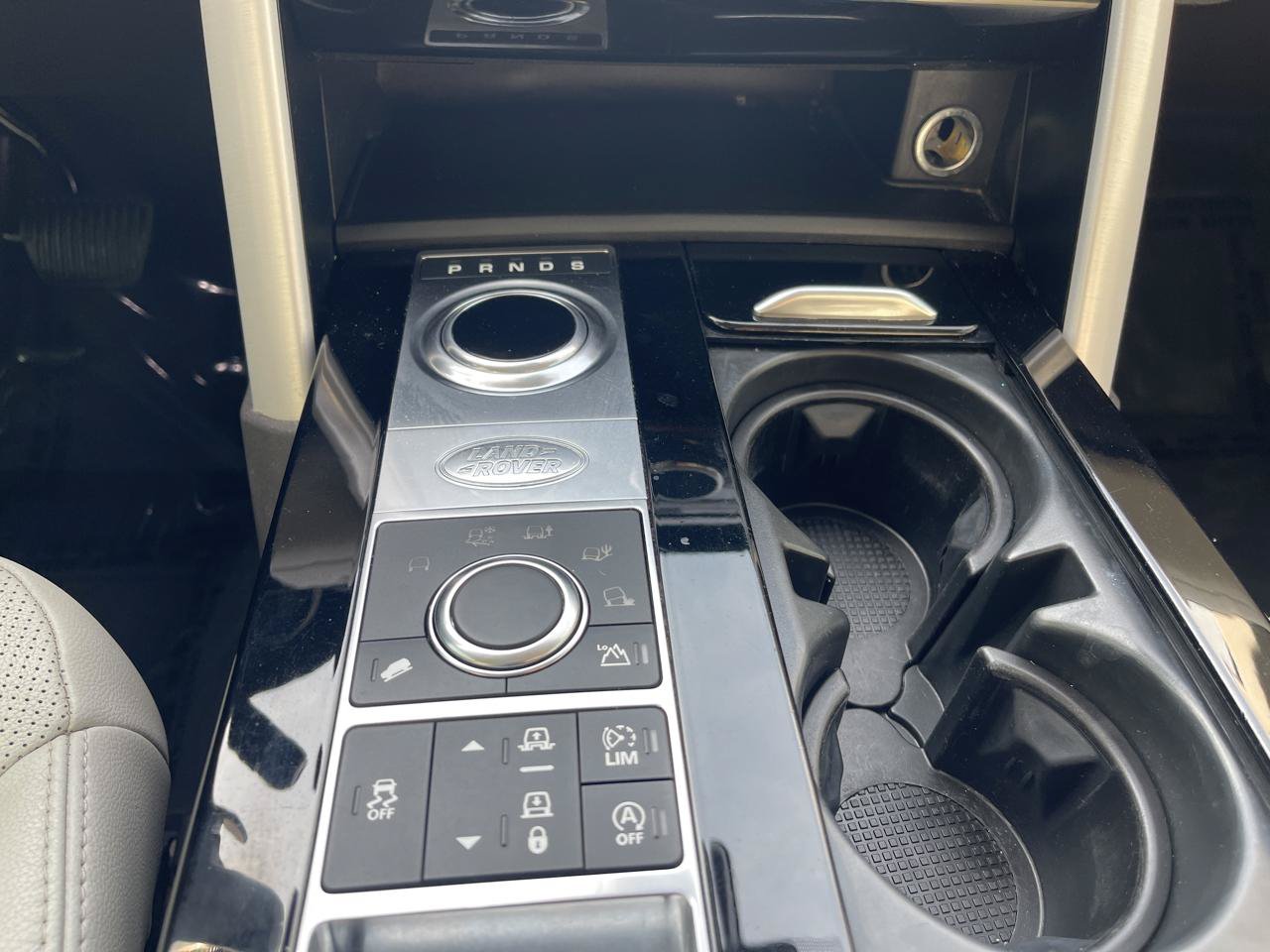Used 2017 Land Rover Discovery HSE AWD/4WD image 32