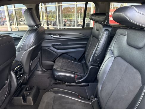 Used 2023 Jeep Grand Cherokee L Laredo image 29