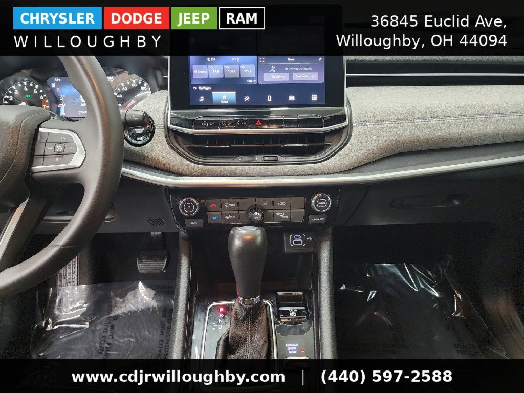 Used 2024 Jeep Compass Latitude AWD/4WD image 19