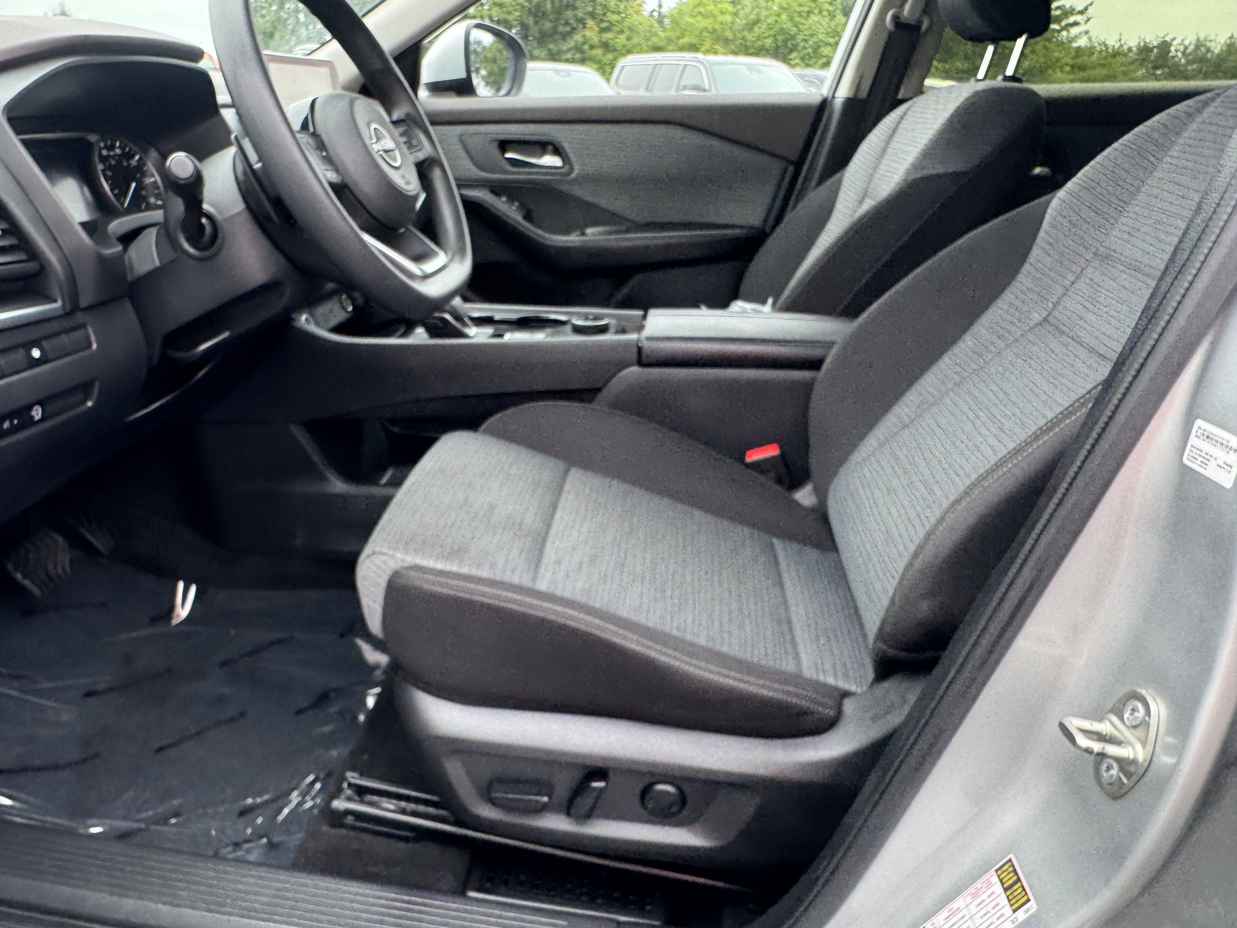 Used 2023 Nissan Rogue SV AWD/4WD image 28