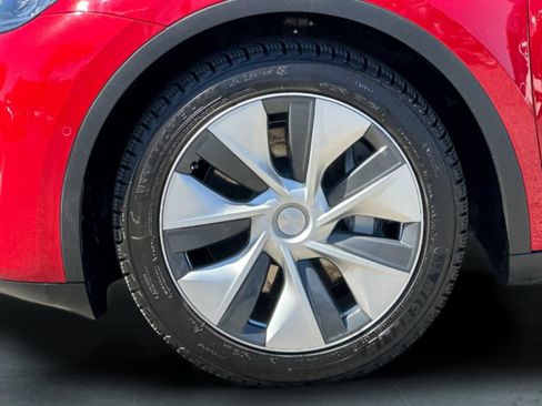 Used 2021 Tesla Model Y Long Range AWD/4WD image 24