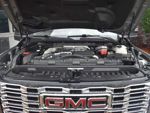 Used 2025 GMC Sierra 2500 Denali w/ Technology Package AWD/4WD image 41