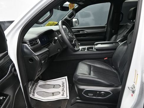Used 2024 Jeep Wagoneer Series II AWD/4WD image 26