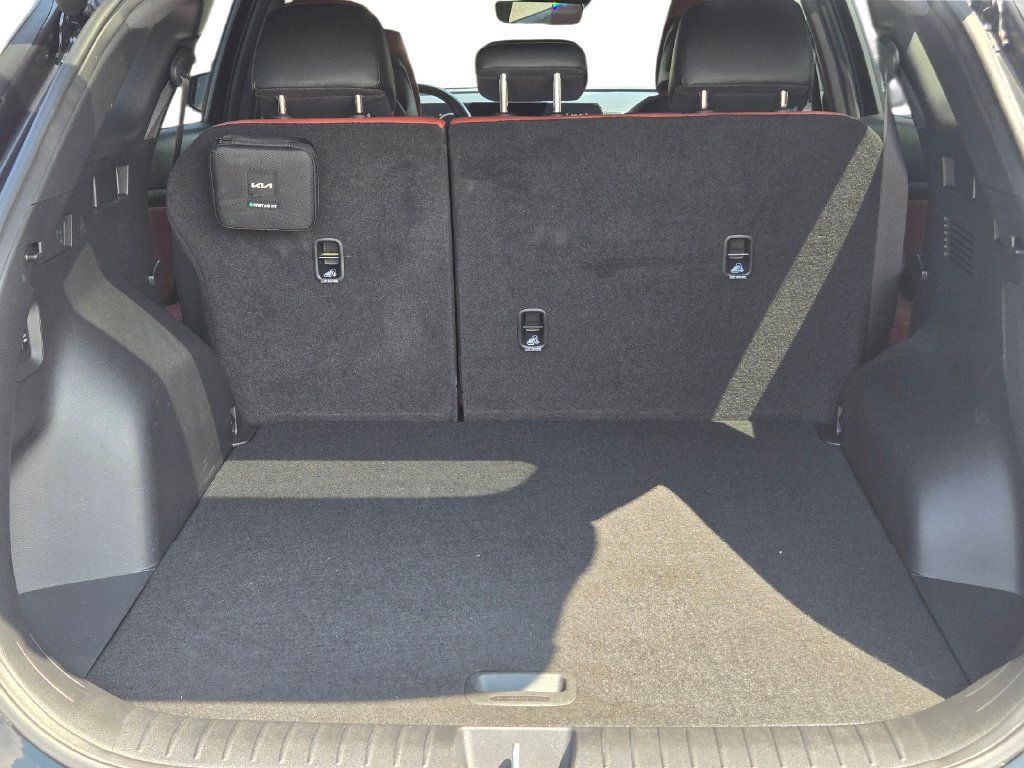 Certified 2025 Kia Sportage SX FWD image 12