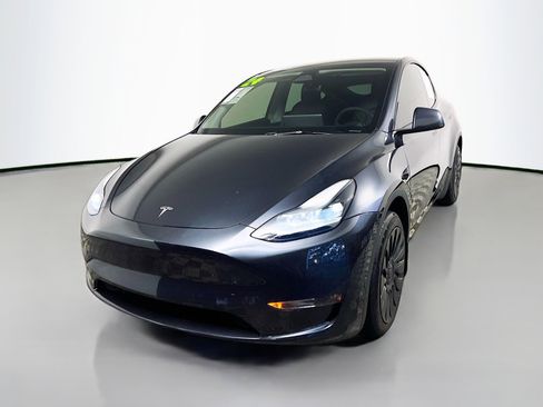 Used 2024 Tesla Model Y Long Range image 10