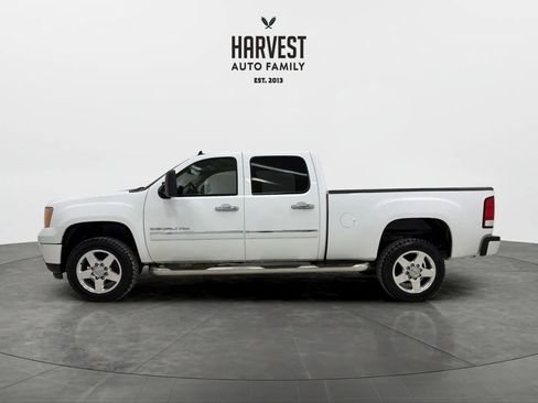 Used 2014 GMC Sierra 2500 Denali w/ Suspension Package, Off-Road image 2