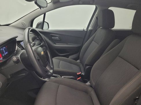 Used 2020 Chevrolet Trax LT FWD image 17