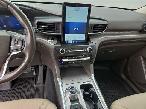 Used 2020 Ford Explorer Platinum w/ Premium Technology Package AWD/4WD image 22