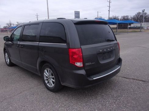 Used 2019 Dodge Grand Caravan SXT image 5