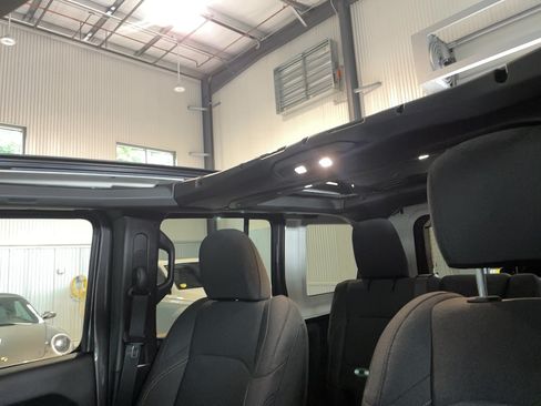 Used 2025 Jeep Wrangler Unlimited Sport AWD/4WD image 24