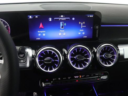 New 2025 Mercedes-Benz GLB 250 image 6