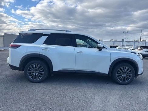 Certified 2023 Nissan Pathfinder SL w/ SL Premium Package image 4