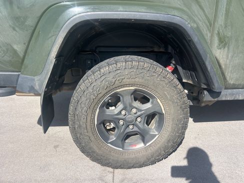 Used 2022 Jeep Gladiator Rubicon w/ Cold Weather Group image 3