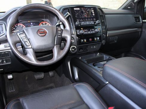 Used 2024 Nissan Titan PRO-4X w/ Pro-4x Convenience Package image 5