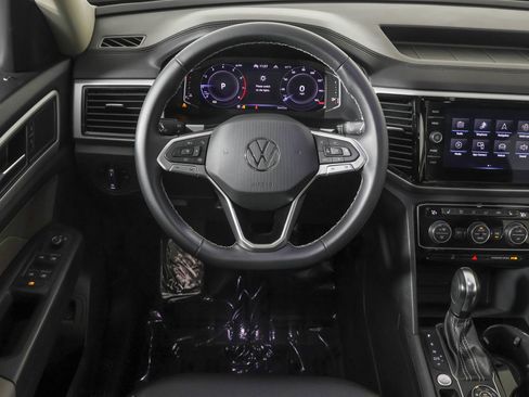 Used 2023 Volkswagen Atlas SE w/ Panoramic Sunroof Package image 40