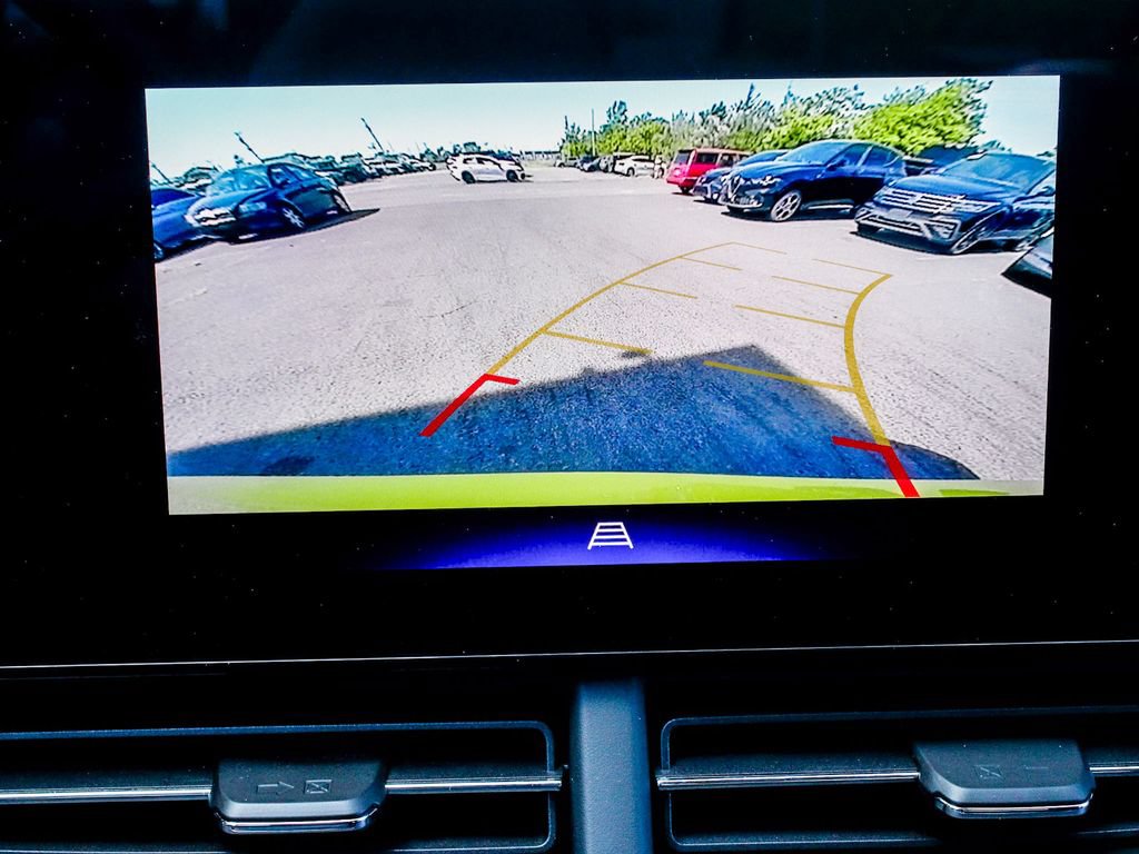 Used 2024 Chevrolet Trax ACTIV w/ Driver Confidence Package FWD image 19