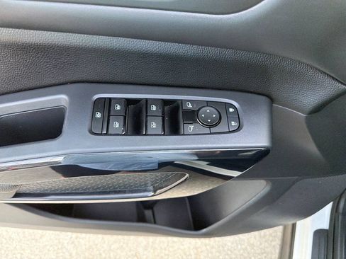 Used 2024 Nissan Pathfinder SV AWD/4WD image 11