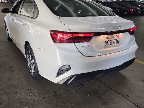 Certified 2023 Kia Forte LXS w/ LXS Technology Package FWD image 4
