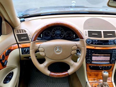 Used 2009 Mercedes-Benz E 350 4MATIC Wagon image 12