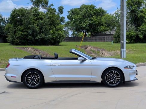 Used 2019 Ford Mustang Premium RWD image 9