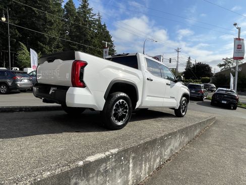 Used 2023 Toyota Tundra SR5 w/ SR5 Convenience Package AWD/4WD image 8