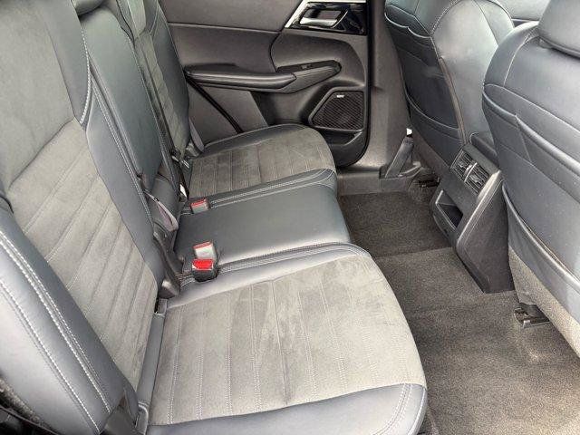 Used 2025 Mitsubishi Outlander SE FWD image 13
