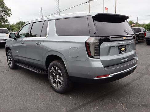 New 2025 Chevrolet Suburban LT w/ Advanced Technology Package image 33