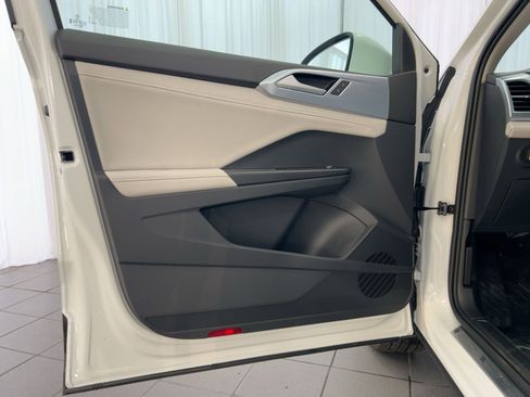 New 2026 Volkswagen Taos SE image 20