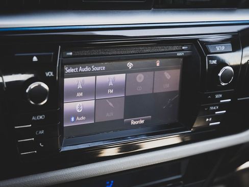 Used 2016 Toyota Corolla LE image 12