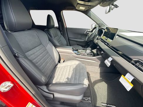 Used 2026 Mitsubishi Outlander LE FWD image 25