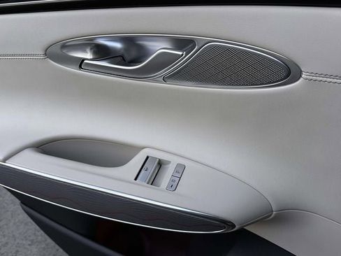 Used 2023 Genesis GV70 2.5T w/ Advanced Package image 25