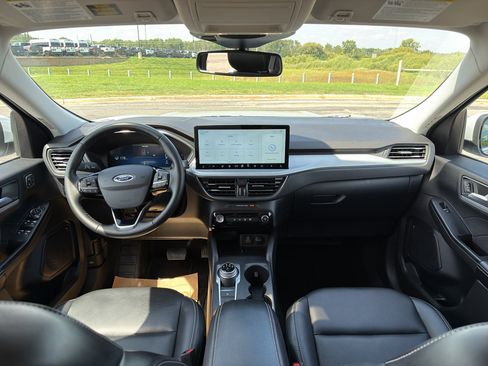 Used 2025 Ford Escape Platinum AWD/4WD image 19