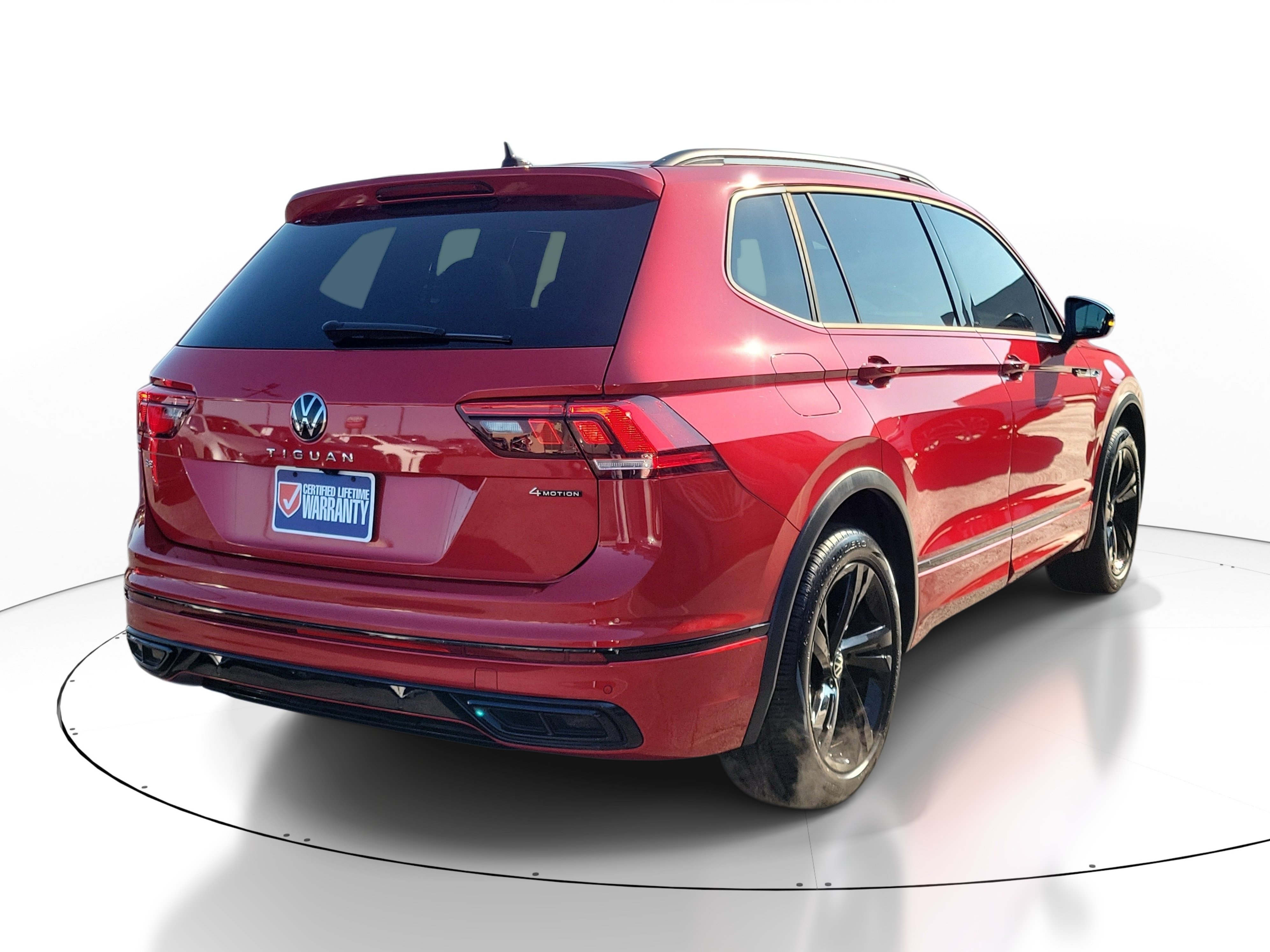 Used 2024 Volkswagen Tiguan SE R-Line AWD/4WD image 4